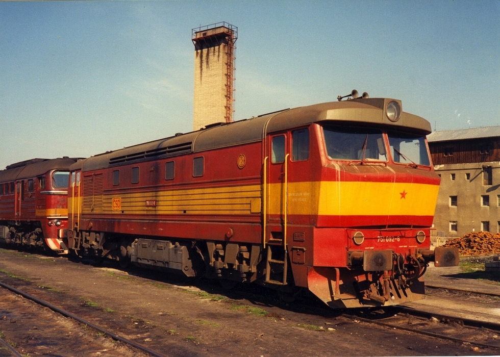 751 092-8