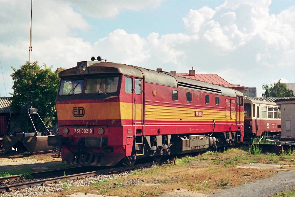 751 092-8