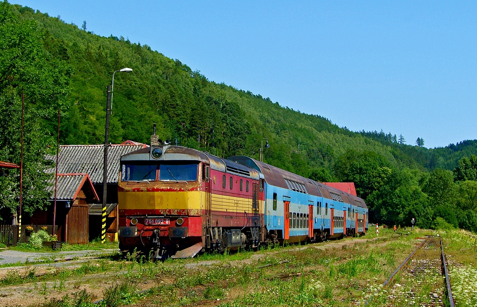 751 092-8