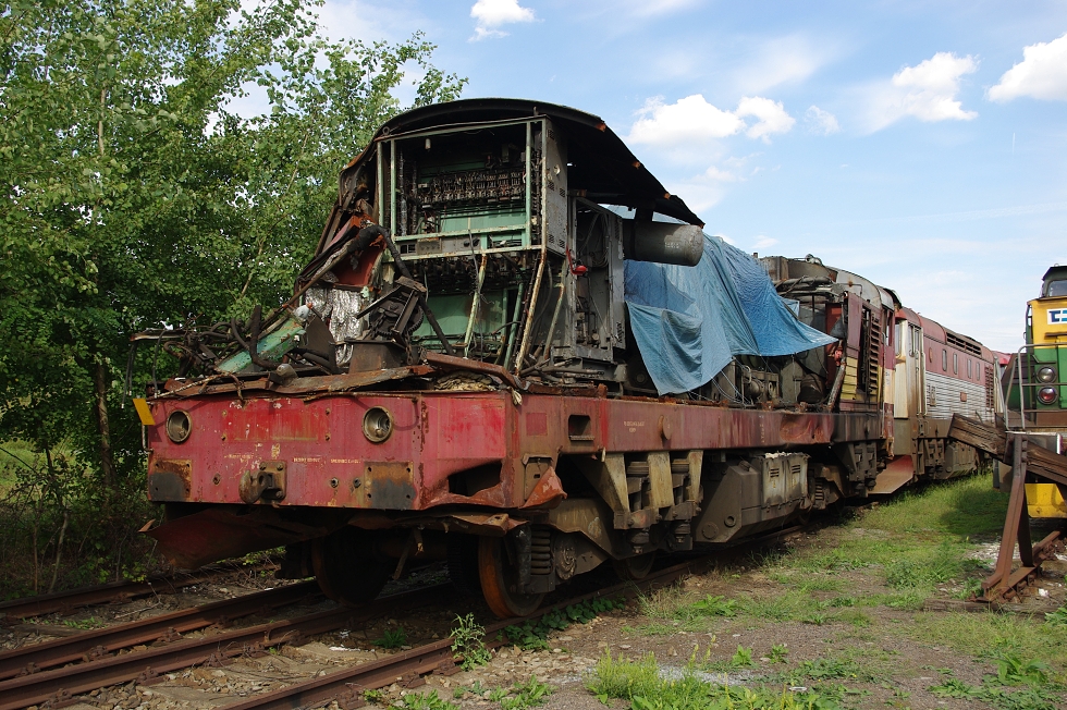 751 092-8