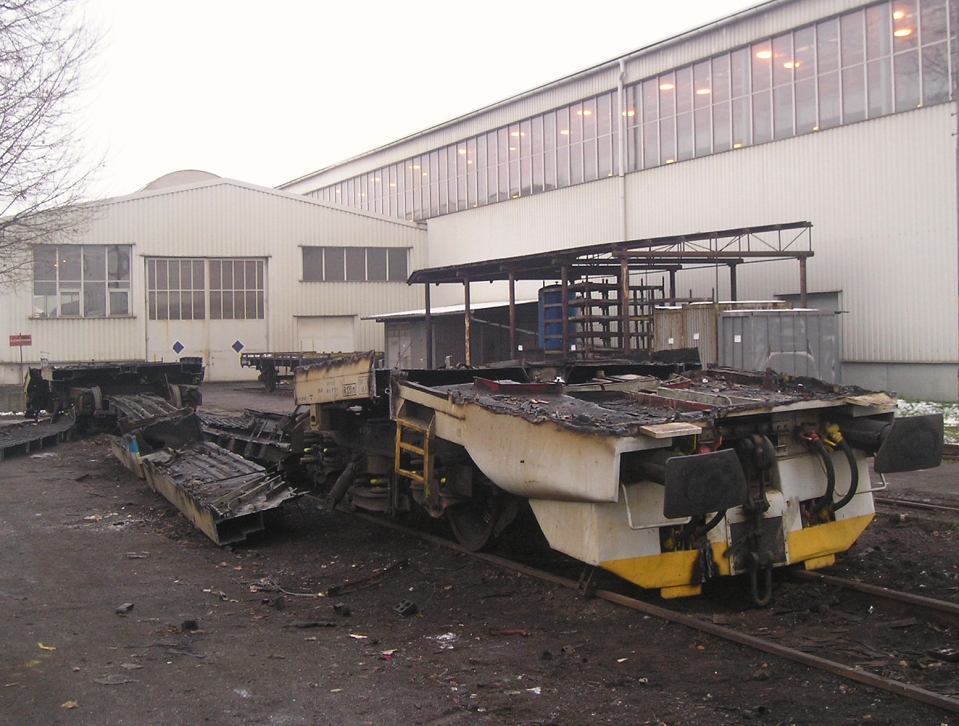 460 084-7