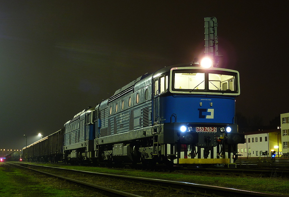 753 763-2
