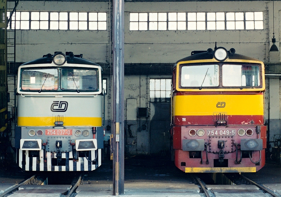 754 049-5