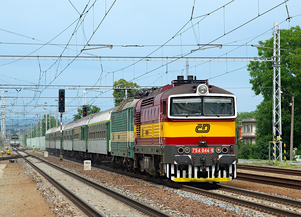 754 044-6