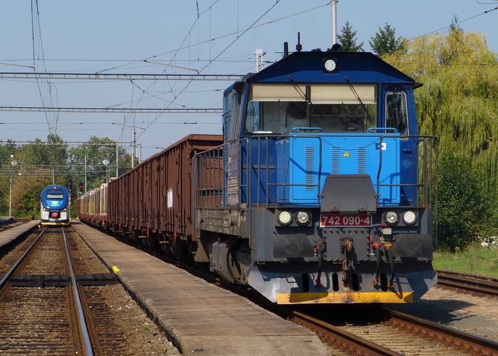 742 090-4