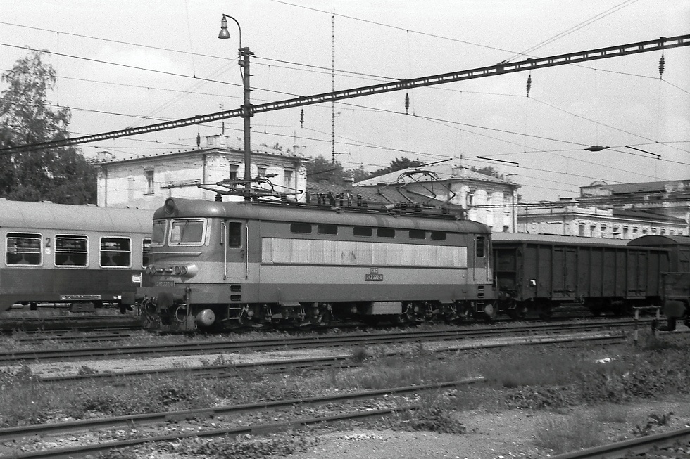 242 222-8