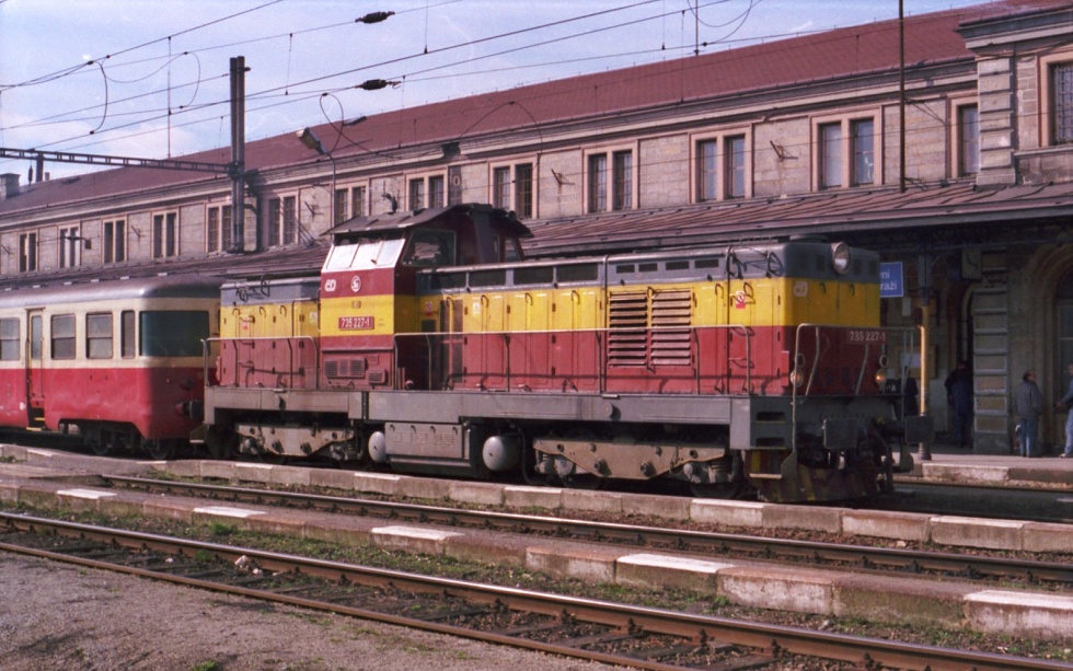 735 227-1