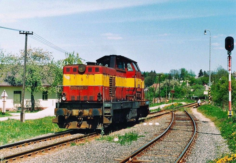 735 252-9