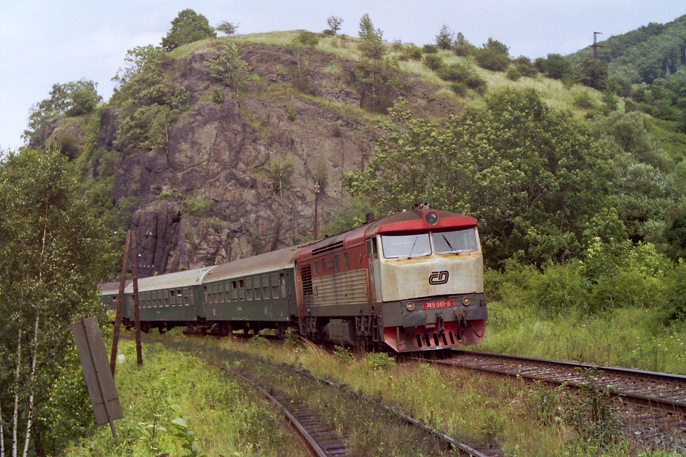 749 081-6