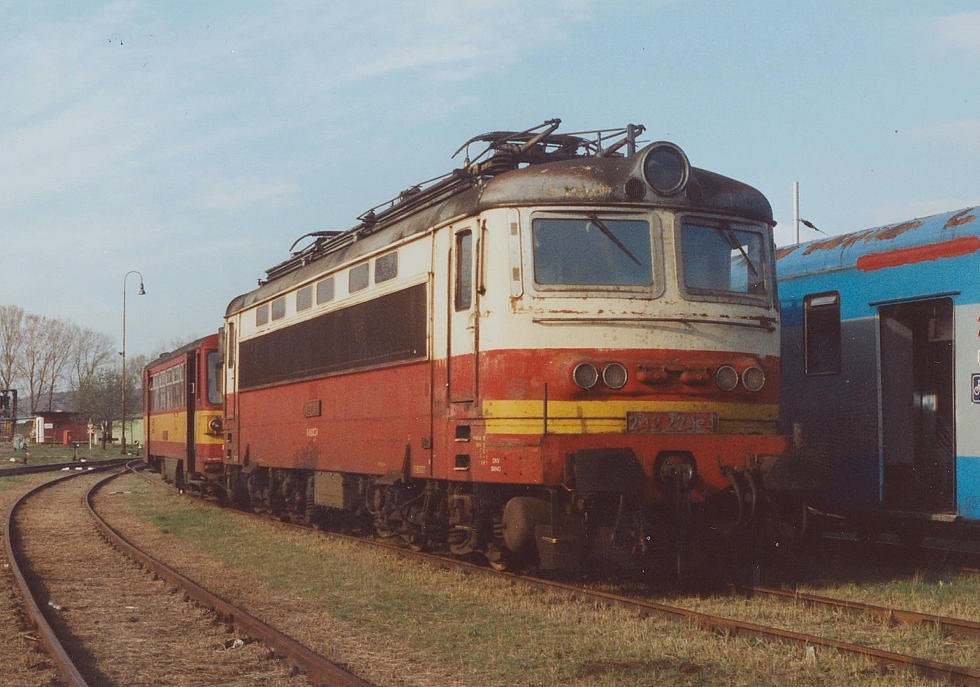 242 224-4