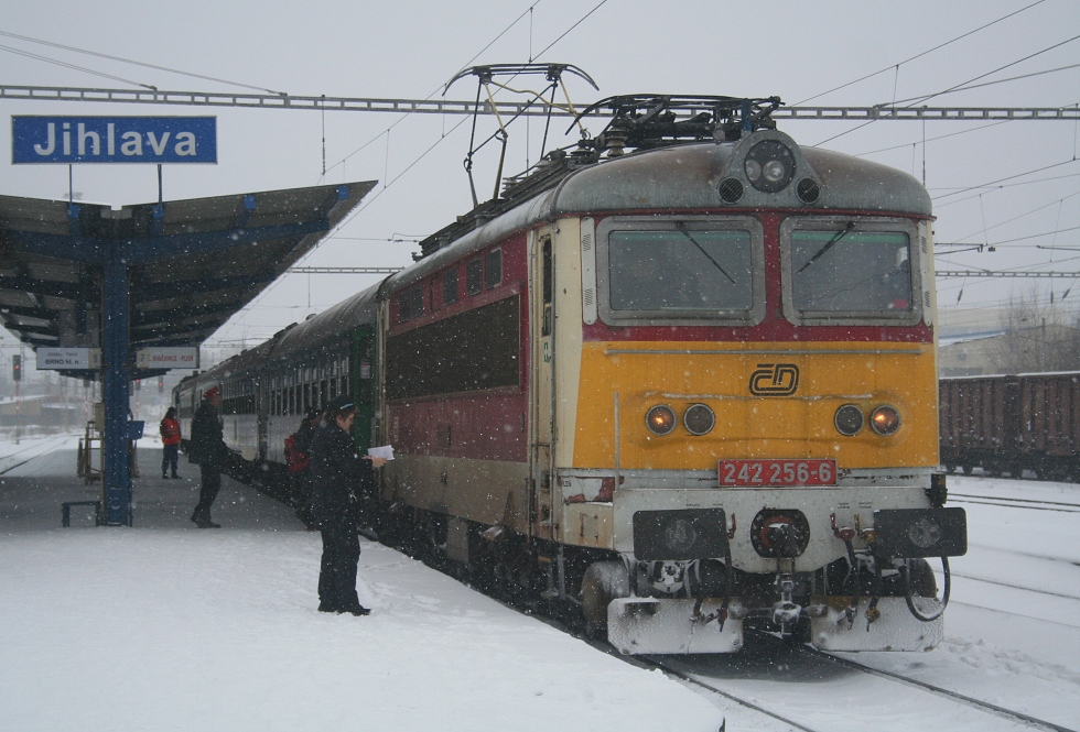 242 256-6