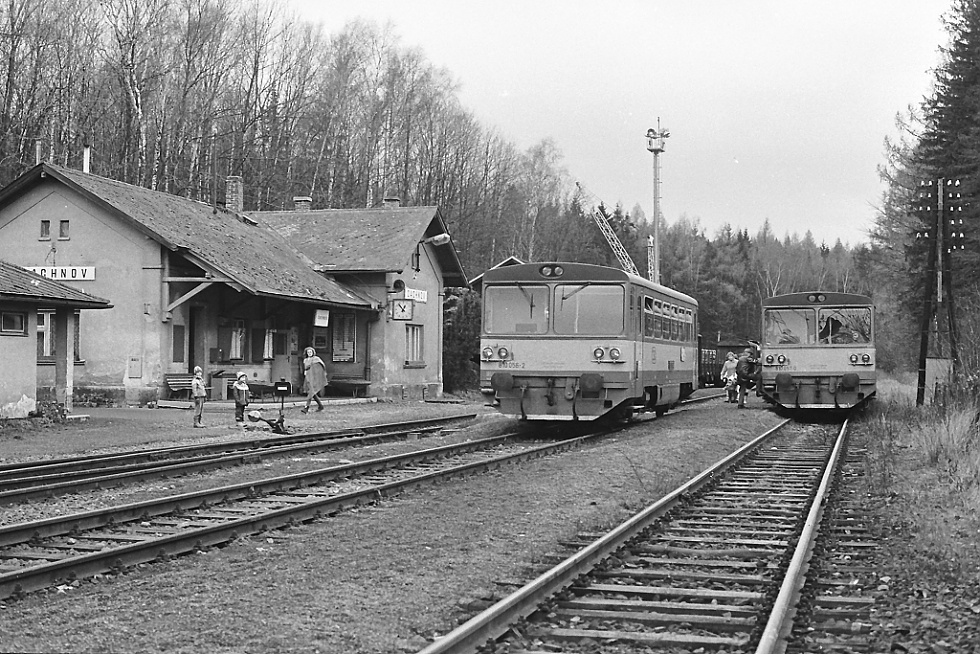 810 056-2