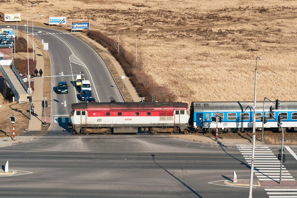 749 042-8