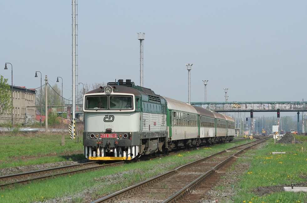 754 081-8