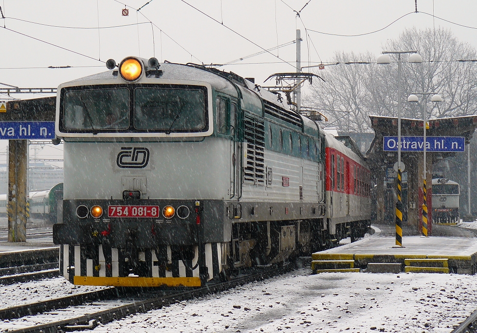 754 081-8