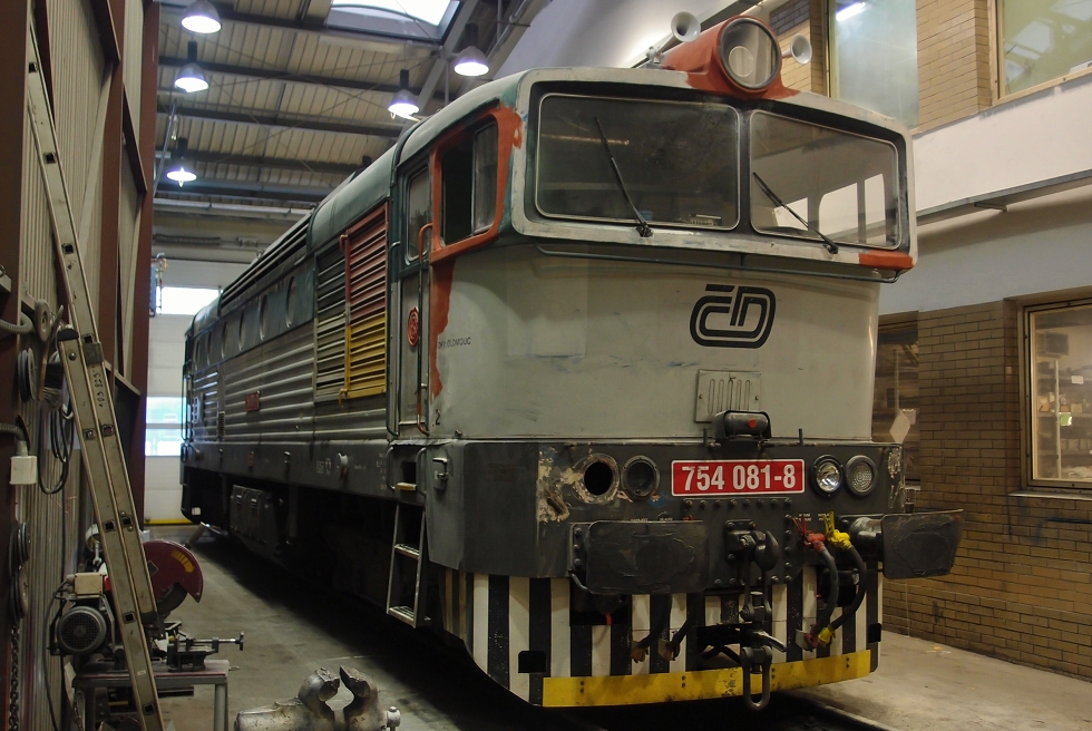 754 081-8