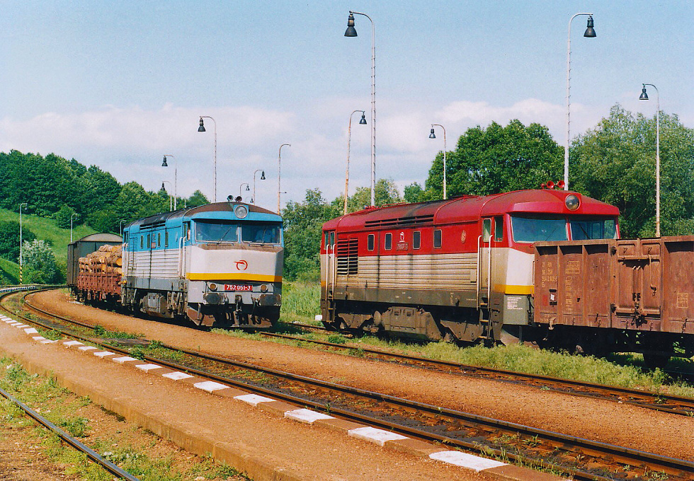 752 051-3