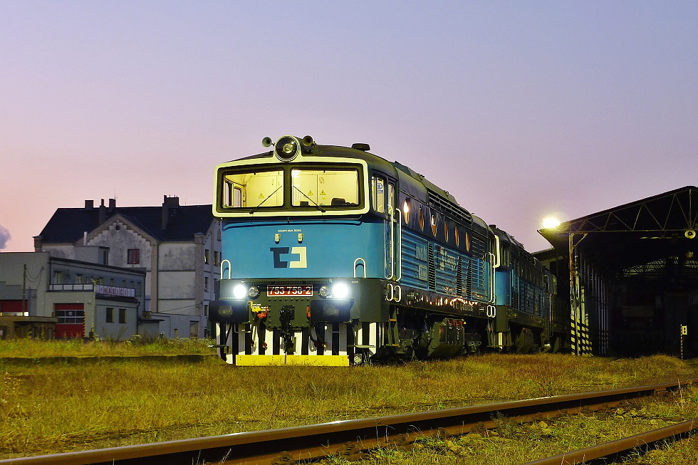 753 758-2