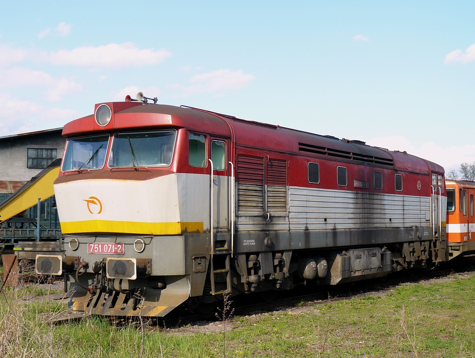 751 071-2
