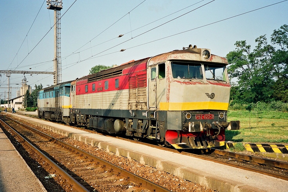 752 023-2