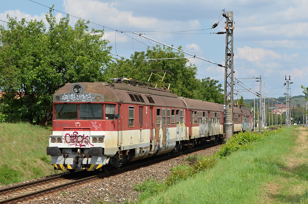 560 030-9