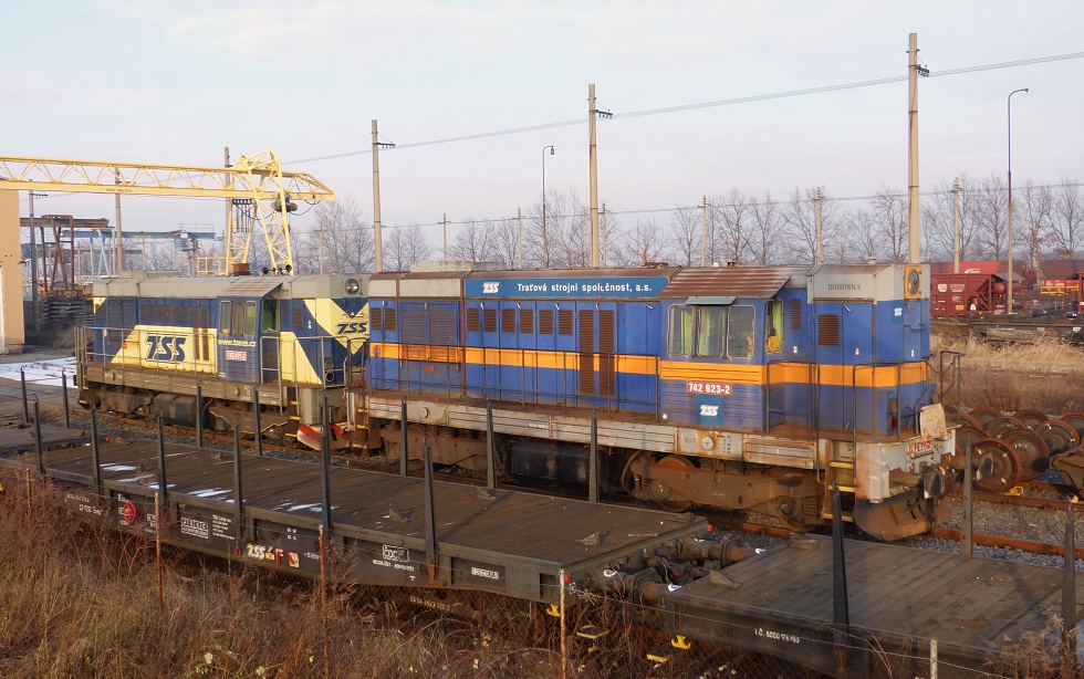 742 623-2