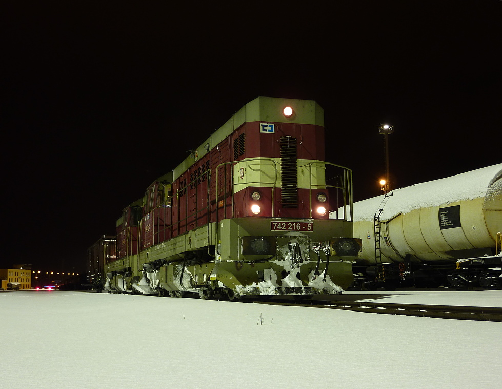 742 216-5