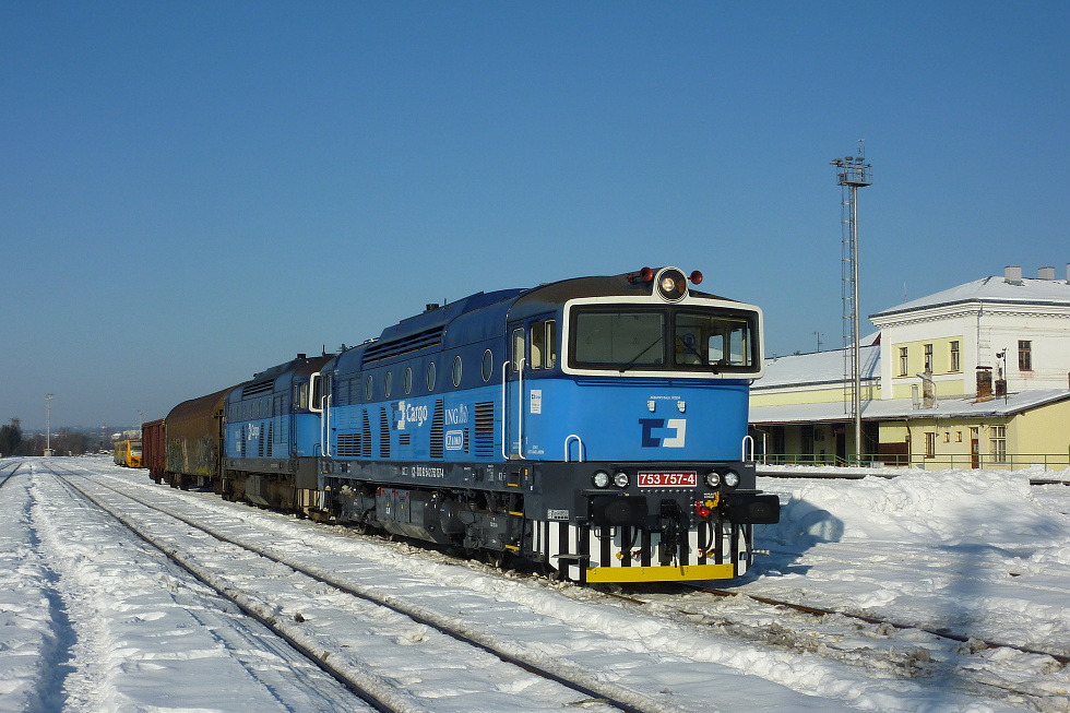 753 757-4