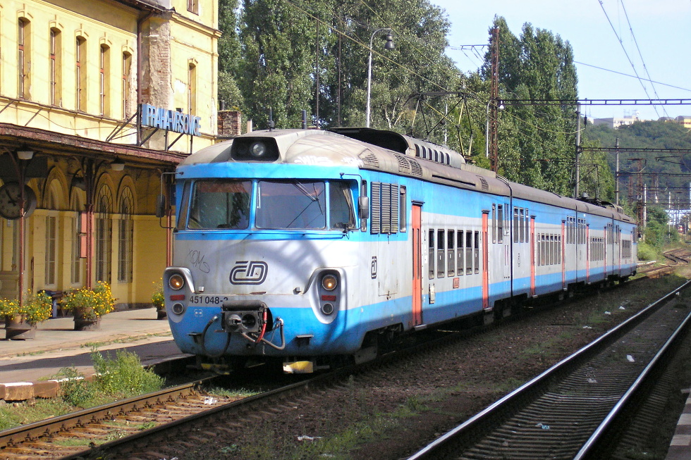 451 048-3