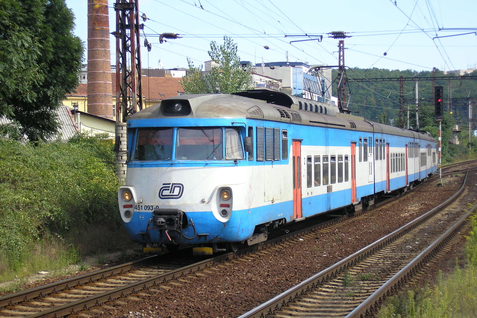 451 093-9