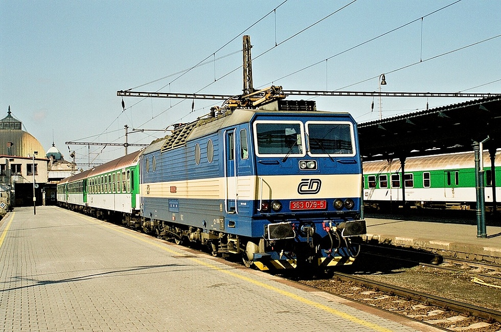 363 079-5