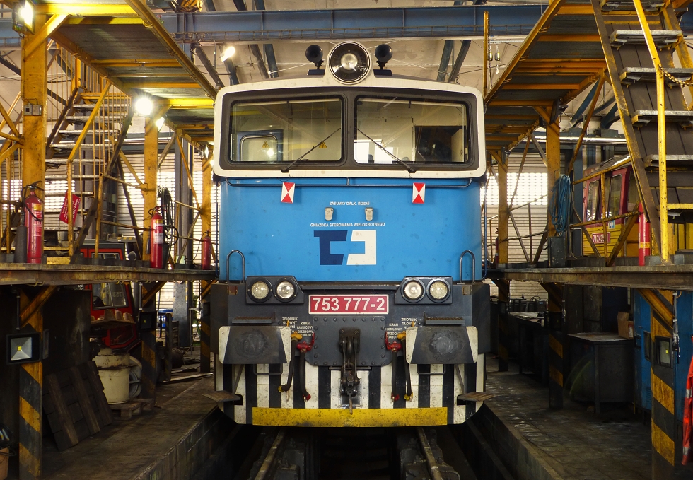 753 777-2