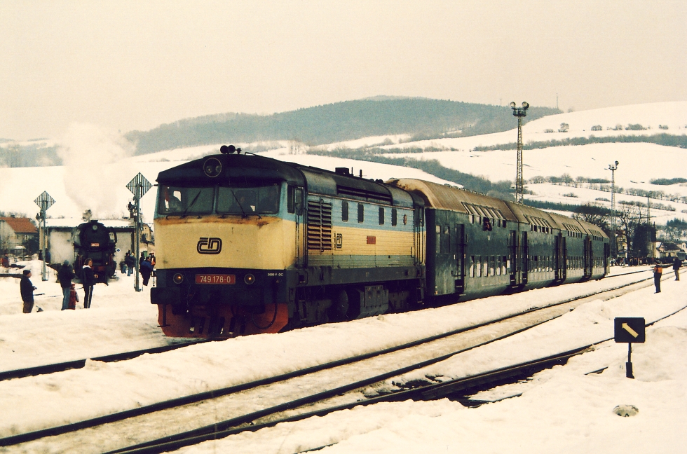 749 178-0