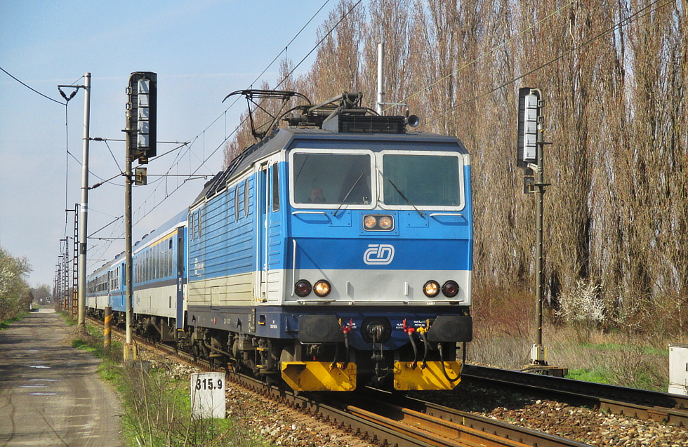163 258-7