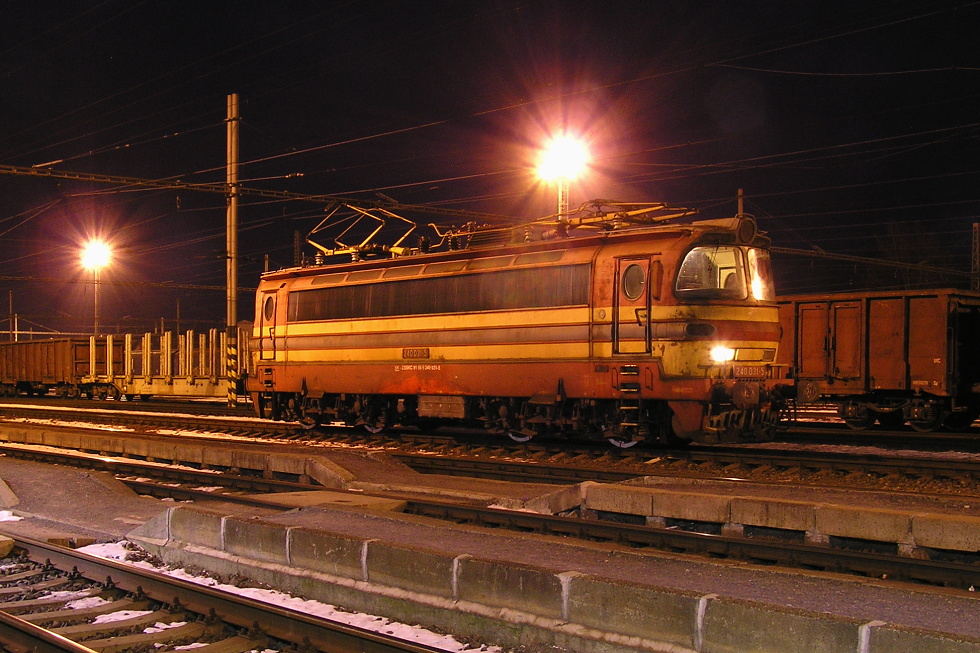 240 031-5