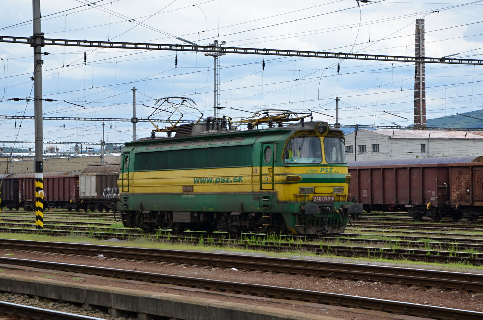 240 039-8