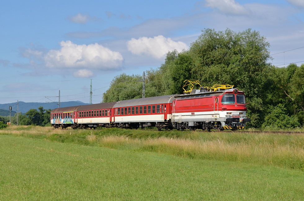 240 028-1