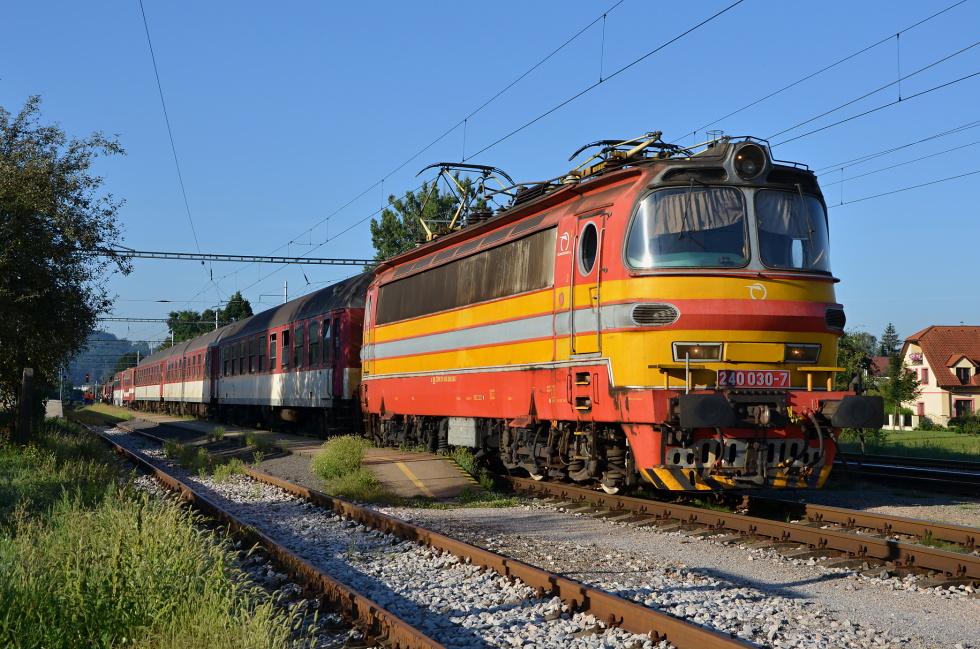 240 030-7