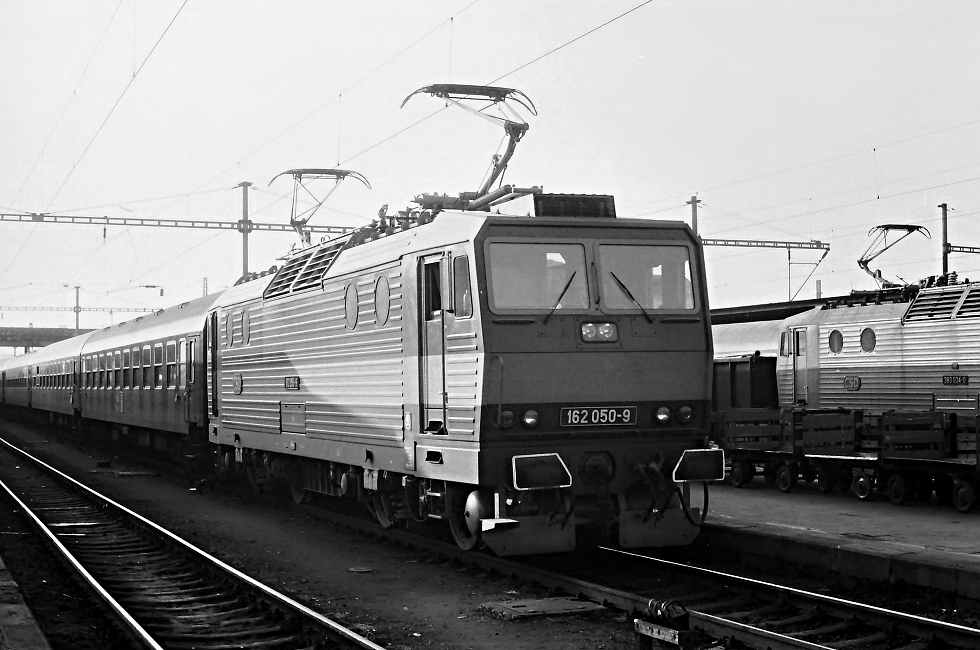 162 050-9