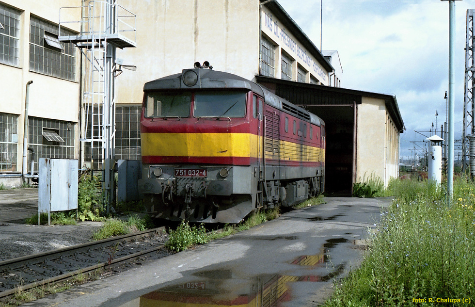 751 032-4