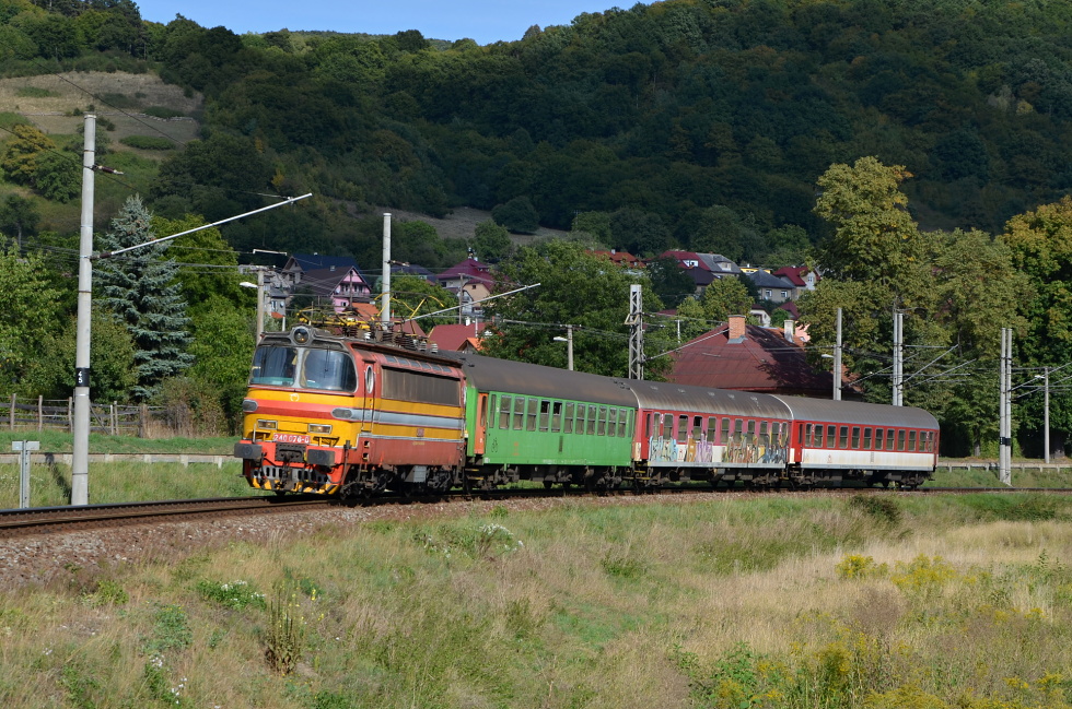 240 076-0
