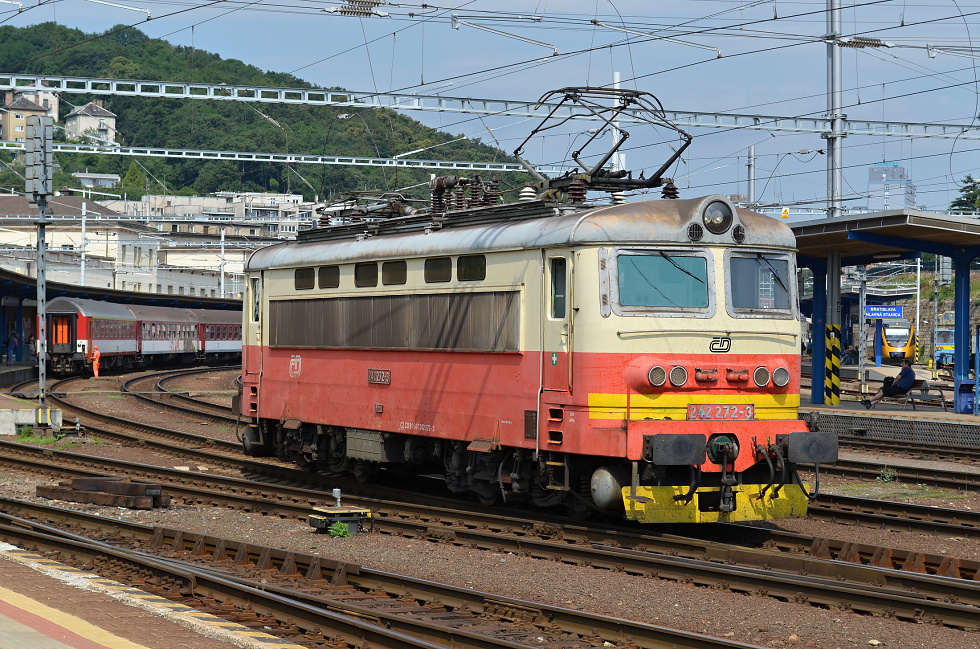 242 272-3