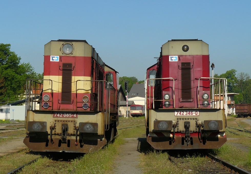 742 085-4