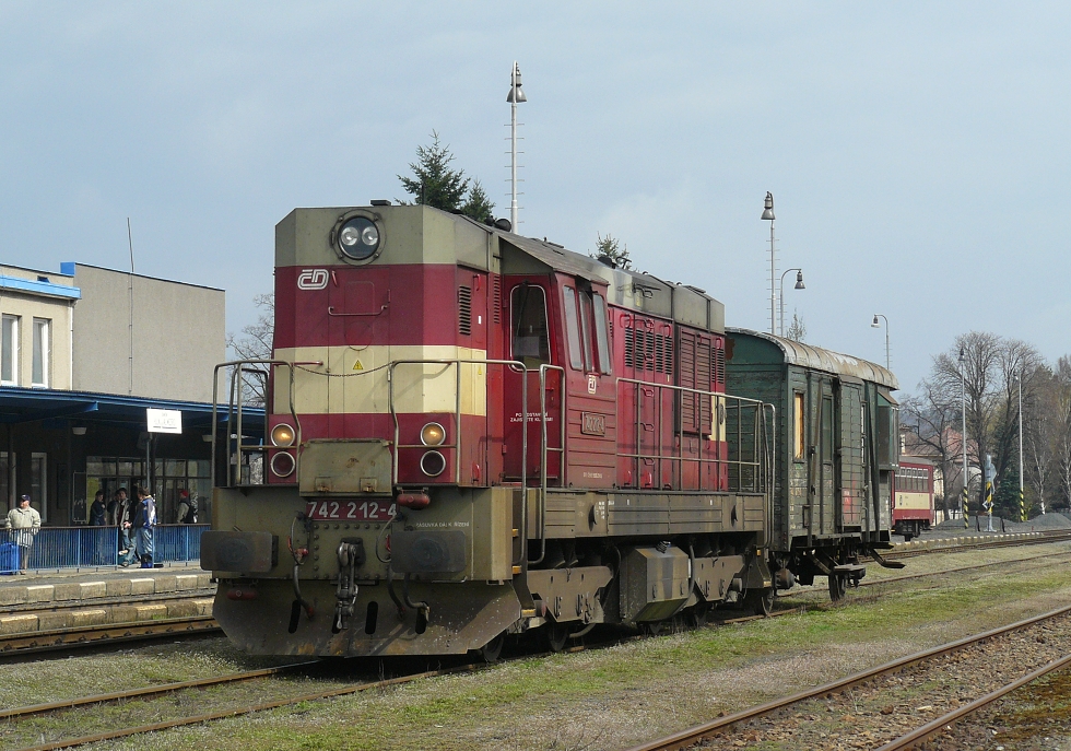 742 212-4