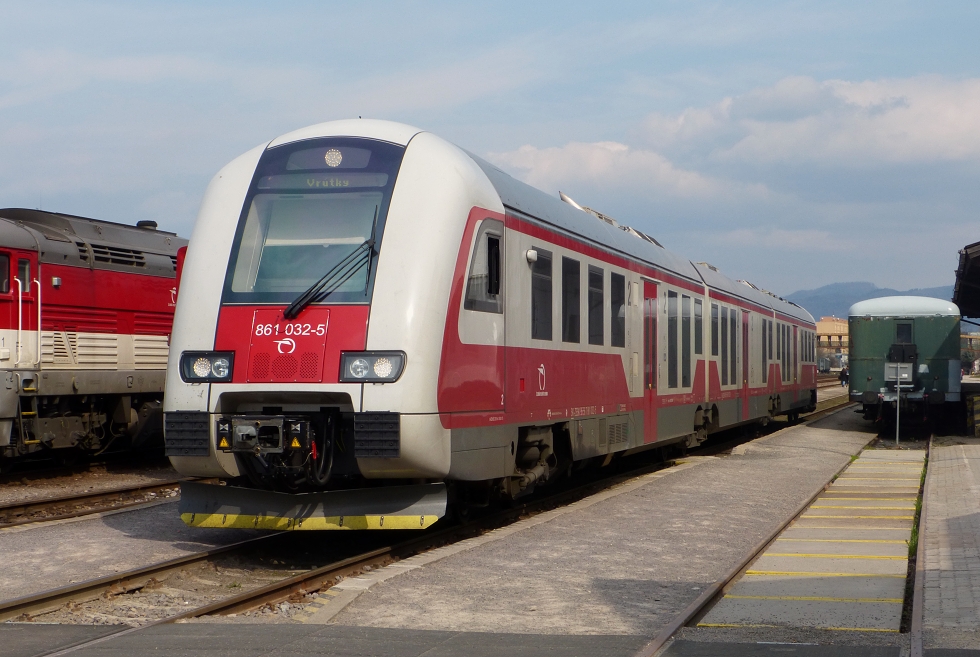 861 032-5