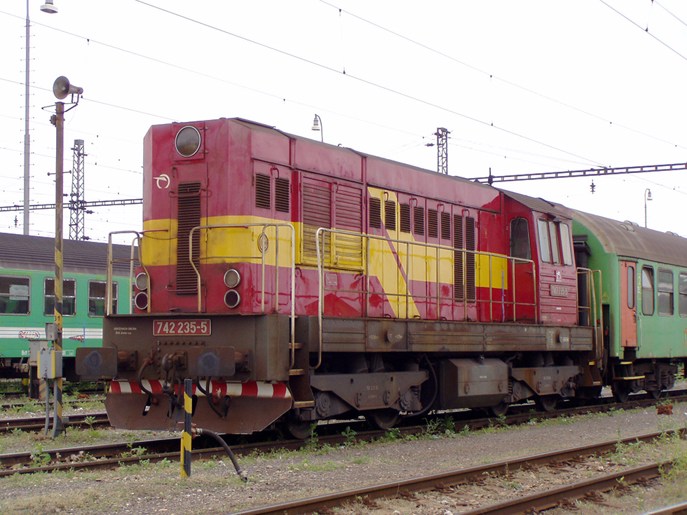 742 235-5