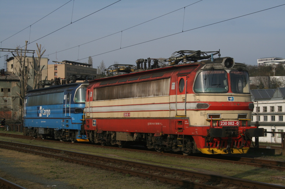 230 082-0