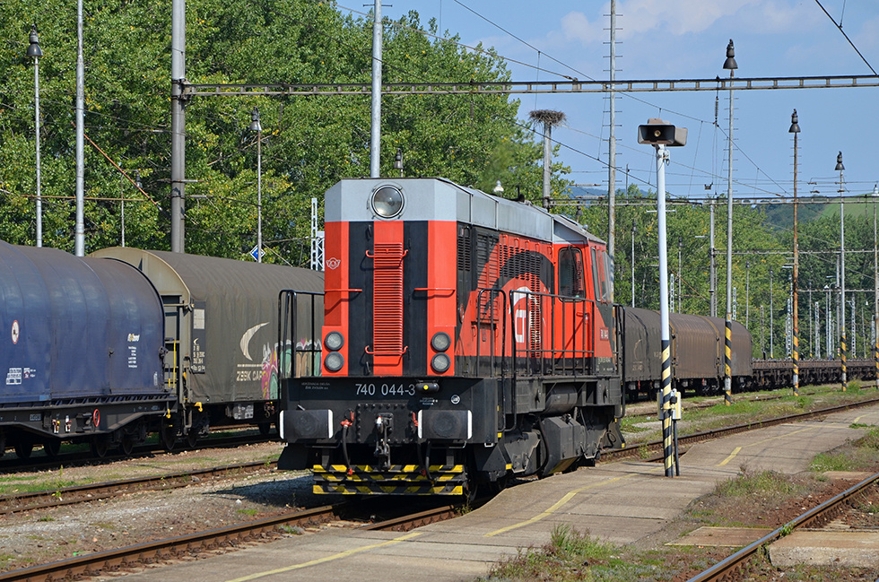 740 044-3