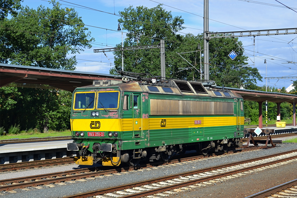 163 251-2