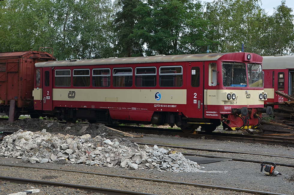 811 082-7